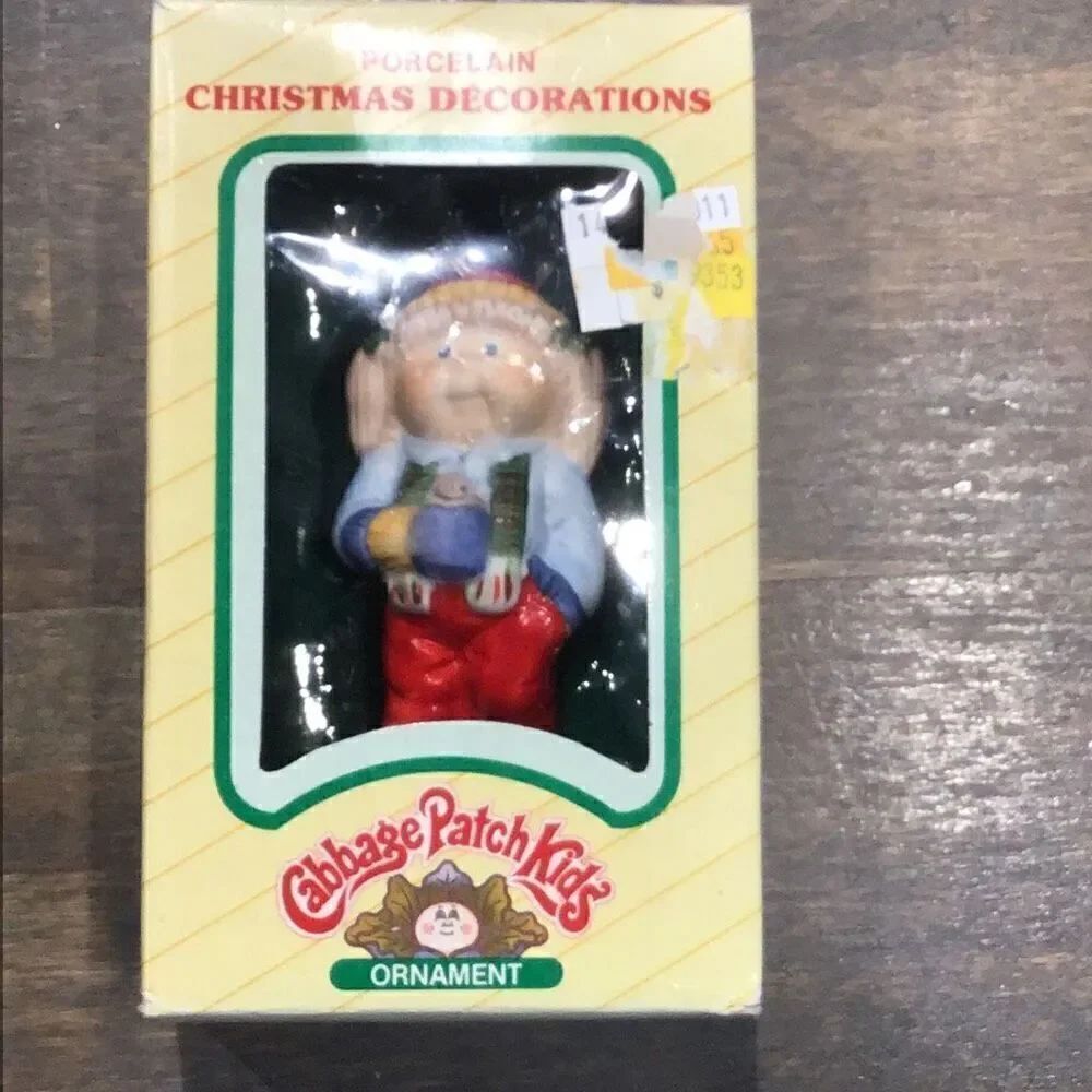 Vintage 1983 porcelain cabbage, patch kids ornament